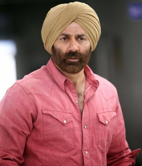 नितेश तिवारी की रामायण में सनी देओल को आप हनुमान की भूमिका में देखेंगे.
