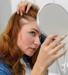 ਘੱਟ ਉਮਰ ਵਿੱਚ ਸਫੈਦ ਹੋ ਰਹੇ ਨੇ ਵਾਲ? ਜਾਣੋ ਕਾਰਨ ਤੇ ਬਚਾਅ