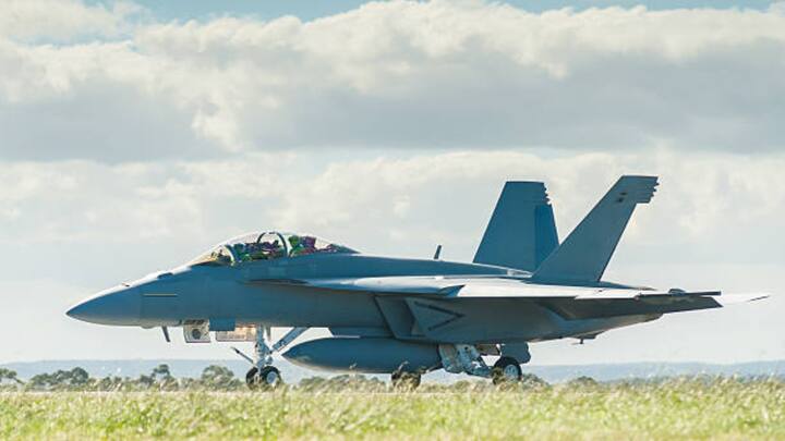 In the early months of 2025, all the big countries of the world have made many big arms deals. The first name in this comes to America. The 142 billion dollar historic defense deal with Saudi Arabia in May proved to be a milestone not only for the US but also in global military diplomacy during the tenure of President Donald Trump. The deal includes state-of-the-art weapons such as fighter aircraft, drones, radar systems and F-35A.