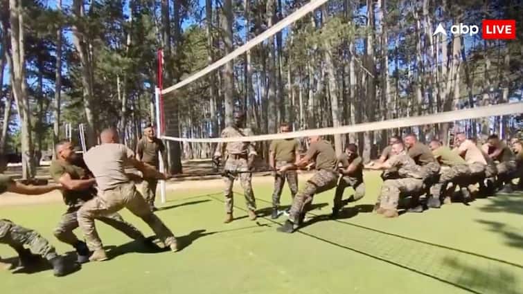 indian french soldiers engage in tug of war in exercise shakti viii video goes viral on social media भारत और फ्रांस के सैनिकों का हुआ आमना सामना, वायरल वीडियो में दिखी दोनों सेनाओं की ताकत