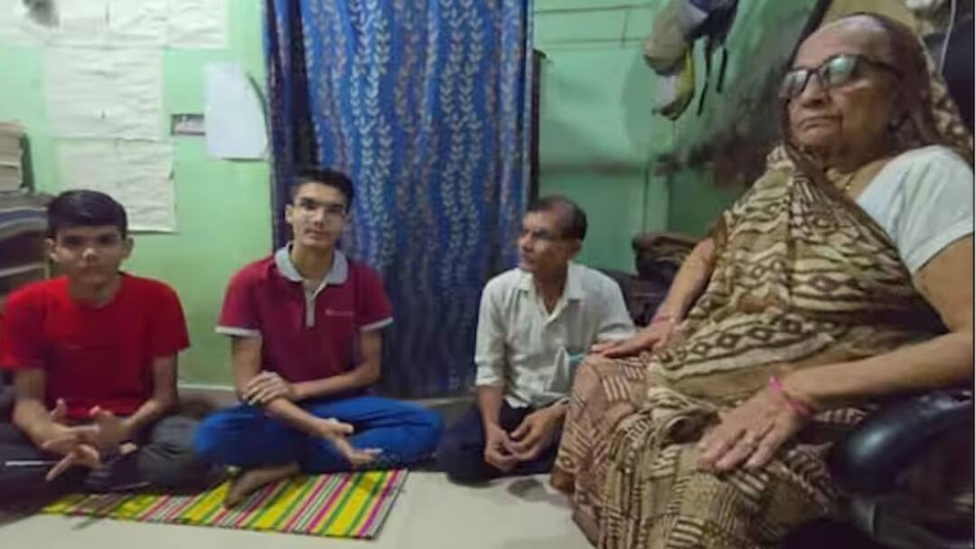 Harsh Gupta Son Of Mumbai Pani Puri Seller Overcomes Class 11 Failure Cracks IIT Mumbai IIT: ஆமா, 11th ஃபெயிலு.. விடாமுயற்சியால் ஐஐடியில் இடம், பானி பூரி விற்பவரின் மகன் சாதித்தது எப்படி?