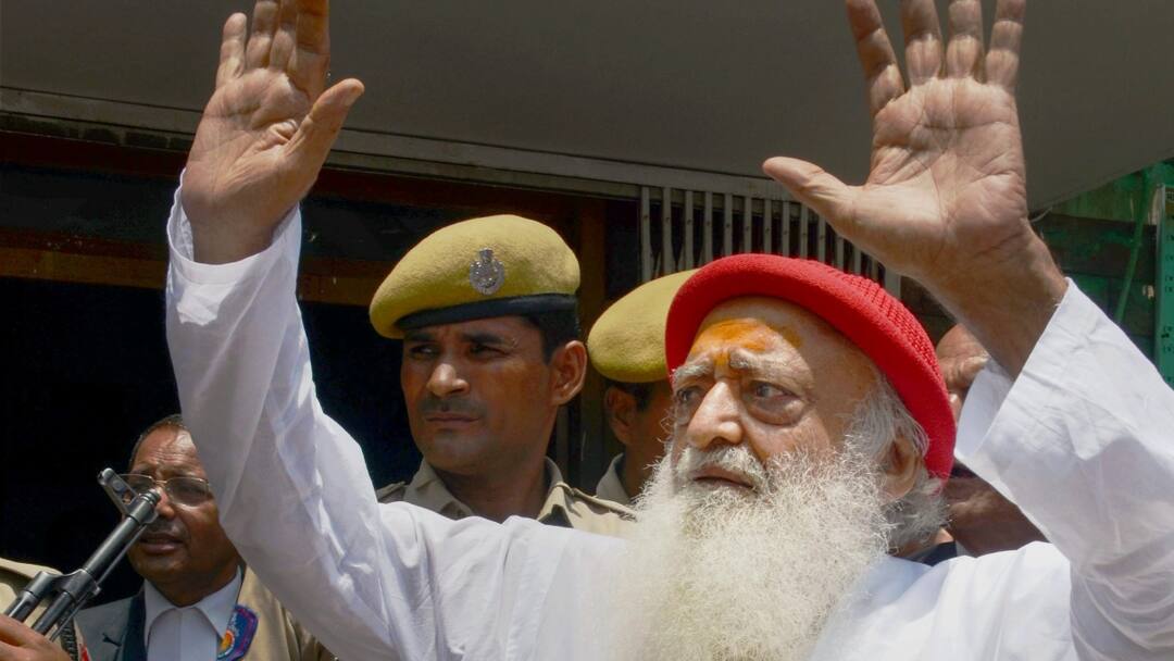 आसाराम को गुजरात हाई कोर्ट ने फिर दी एक महीने की राहत, कहा- 'यह आखिरी...' Gujarat HC extends Asaram temporary bail by one month on medical grounds आसाराम को गुजरात हाई कोर्ट ने फिर दी एक महीने की राहत, कहा- 'यह आखिरी...'