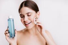 बारिश के मौसम में ग्लोंइन स्किन कैसे रखें, इन 6 टिप्स को जरूर आजमाएं