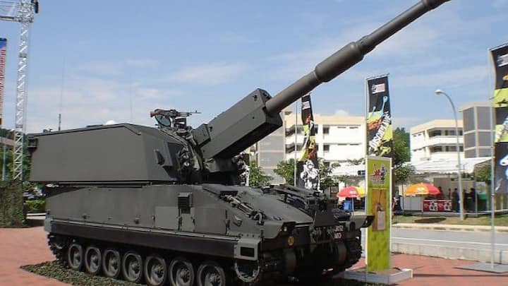 SSPH 1 Primus दुनिया की सबसे हल्की 39-कैलिबर ऑटोमेटिक हॉवित्जर सिस्टम है, जिसे विशेष रूप से सिंगापुर के लिए विकसित किया गया है.  इसका कैलिबर 155 मिमी है. फायर रेट 6 राउंड/मिनट. इससे पेटेंटेड गोला-बारूद हैंडलिंग, फायर कंट्रोल सिस्टम के लिए खास तौर पर इस्तेमाल किया जाता है.