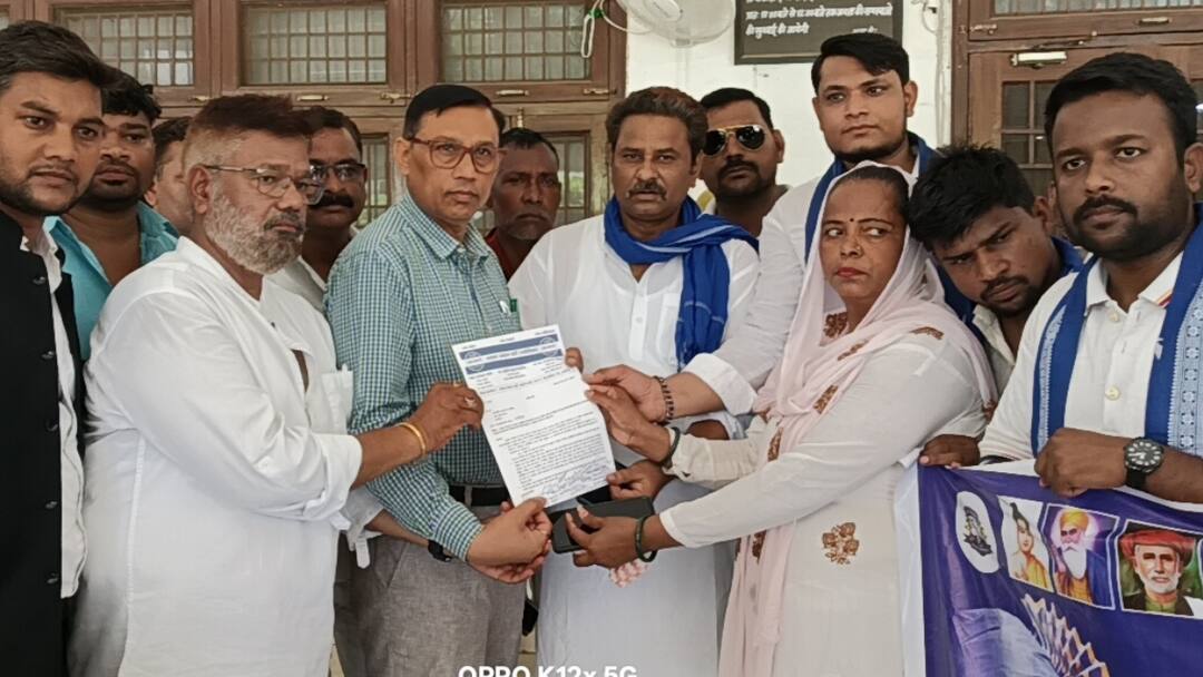 प्रयागराज की घटना को लेकर आजाद समाज पार्टी का अलीगढ़ में प्रदर्शन, बीजेपी पर लगाए गंभीर आरोप Azad Samaj Party protest in Aligarh over Prayagraj incident and serious allegations against BJP ANN प्रयागराज की घटना को लेकर आजाद समाज पार्टी का अलीगढ़ में प्रदर्शन, बीजेपी पर लगाए गंभीर आरोप