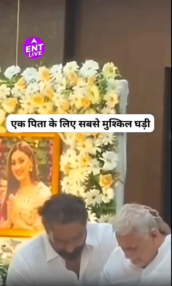 Shefali Jariwala's prayer meet, her dad broke down, Parag stayed strong, comforting him ????