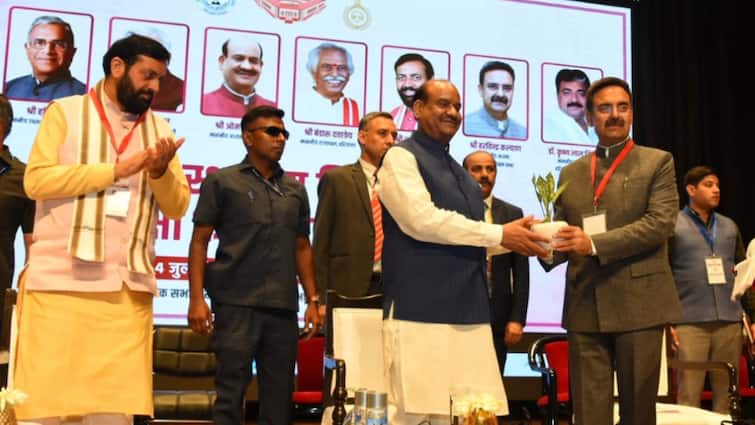 'शहरी निकायों में भी लोकसभा और विधानसभा...', राष्ट्रीय सम्मेलन में क्या बोले स्पीकर ओम बिरला? CM Nayab Singh Saini and Lok Sabha Speaker Om Birla attended National Conference in Manesar ANN 'शहरी निकायों में भी लोकसभा और विधानसभा...', राष्ट्रीय सम्मेलन में क्या बोले स्पीकर ओम बिरला?