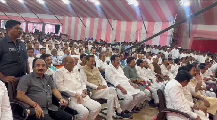 भारतीय जनता पार्टीचे खासदार उदयनराजे भोसले आणि राष्ट्रवादीचे नेते शरद पवार यांची भेट झाली आहे. माजी सहकार मंत्री बाळासाहेब पाटील यांच्या चिरंजीवाच्या लग्नातील भेटीवेळी पृथ्वीराज चव्हाण, शशिकांत शिंदे यांच्यासह इतर नेते यांच्यामध्ये भेट झाली.