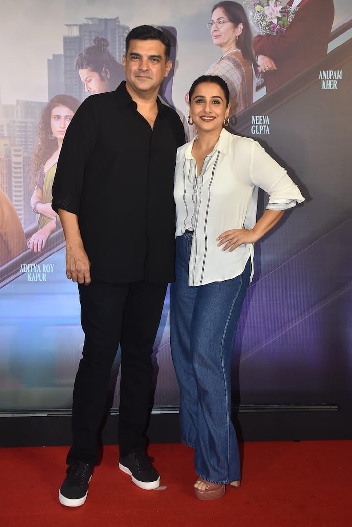आदित्य रॉय कपूर को सपोर्ट करने के लिए उनके भाई और भाभी आए थे.सिद्धार्थ रॉय कपूर और विद्या बालन स्क्रीनिंग पर पहुंचे थे.