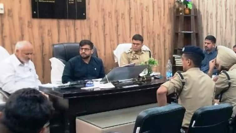 राजौरी में बाबा गुलाम शाह बादशाह के वार्षिक उर्स की व्यवस्थाओं की समीक्षा, डीसी ने दिए जरूरी निर्देश Rajouri DM Review arrangements of Urs of Baba Gulam Shah Badshah at Shahdara Sharif Dargah ANN राजौरी में बाबा गुलाम शाह बादशाह के वार्षिक उर्स की व्यवस्थाओं की समीक्षा, डीसी ने दिए जरूरी निर्देश