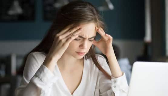 स्ट्रेस लेवल ज़्यादा होना: मानसिक तनाव शरीर में कोर्टिसोल हार्मोन बढ़ाता है, जिससे सुबह के समय ब्लड शुगर बढ़ सकता है. ध्यान, योग, या हल्की एक्सरसाइज तनाव को कम करने में मददगार हो सकते हैं.