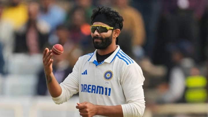 भारत-इंग्लैंड टेस्ट मैच के दूसरे दिन का खेल खत्म होने के बाद प्रेस कॉन्फ्रेंस के दौरान रवींद्र जडेजा से कप्तानी को लेकर सवाल किया गया. यहा जानिए उन्होंने क्या जवाब दिया.