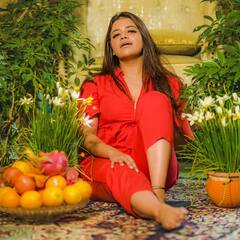 ग्लैमर में बॉलीवुड एक्ट्रेसेस से चार कदम आगे हैं रीवा, देखें भोजपुरी स्टार रवि किशन की बेटी की ये तस्वीरें