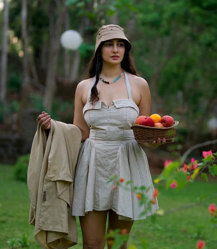 नेटफ्लिक्स की वेब सीरीज कथाहल फेम अभिनेत्री मेघा शुक्ला ने हाल ही में इंस्टाग्राम पर अपनी नवीनतम तस्वीरें साझा की हैं।