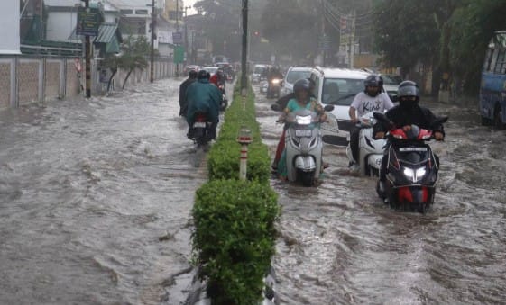 Gujarat Rain Forecast: આગામી 7 દિવસ ભારે વરસાદની ચેતવણી, રાજ્યના આ 12 જિલ્લામાં એલર્ટ Heavy rain alert in 12 districts of Gujarat as per the forecast of the Meteorological Department Gujarat Rain Forecast: આગામી 7 દિવસ ભારે વરસાદની ચેતવણી, રાજ્યના આ 12 જિલ્લામાં એલર્ટ