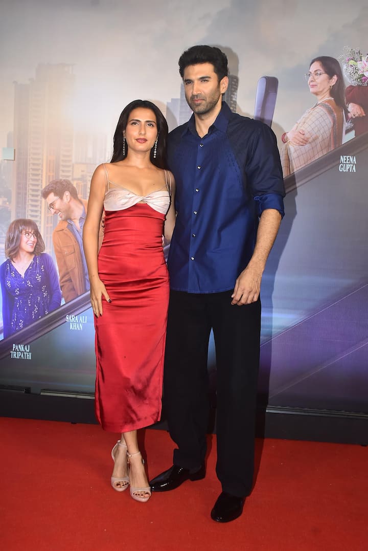 फातिमा सना शेख और आदित्य रॉय कपूर ने स्क्रीनिंग पर साथ में पोज दिए. दोनों की फिल्म में जोड़ी अलग है मगर यहां साथ में नजर आए.