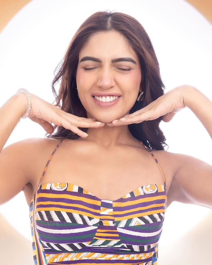 Bhumi kept her accessories minimal yet elegant—a delicate crystal bracelet on one wrist and understated gold hoops in her ears. The simplicity of the accessories allowed her outfit and radiant smile to take center stage. Completing the look were pointed navy-blue pumps that added a pop of contrast and polish.
