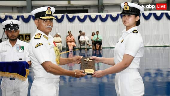 सब-लेफ्टिनेंट आस्था पुनिया बनीं नौसेना की पहली महिला फाइटर पायलट, उड़ाएंगी ये घातक लड़ाकू विमान