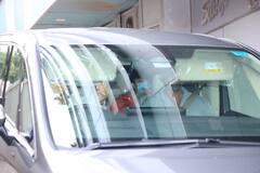 पति सिद्धार्थ मल्होत्रा संग स्पॉट हुईं प्रेग्नेंट कियारा आडवाणी, मीडिया को देख छाते से छुपाया बेबी बंप