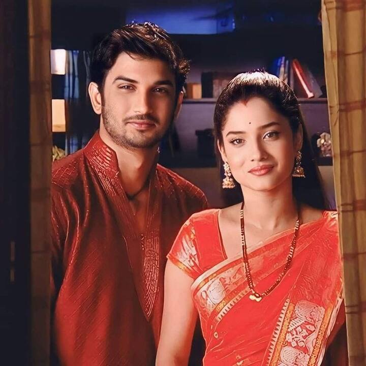 पवित्र रिश्ता में सुशांत सिंह राजपूत ने मानव और अंकिता लोखंडे ने अर्चना का किरदार निभाया था. ऑडियंस को दोनों की ओन स्क्रीन से बहुत पसंद आई थी. कई सालों तक उन्होंने दर्शकों के दिल पर राज किया था.