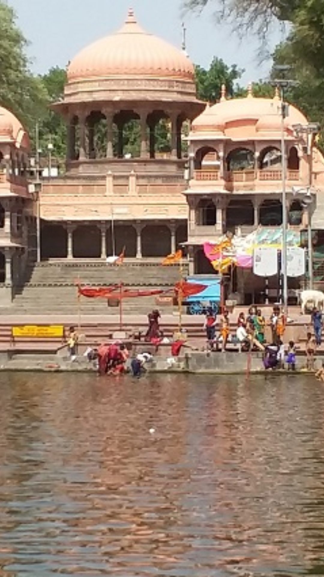 भगवान राम, माता सीता और लक्ष्मण ने अपने वनवास के दौरान चित्रकूट में समय बिताया था