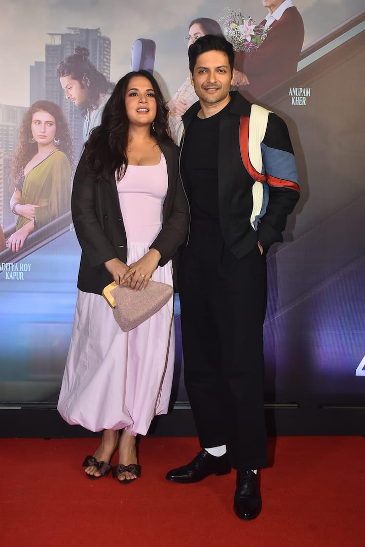 अली फजल पत्नी ऋचा चड्ढा के साथ आए थे. मां बनने के बाद ऋचा अपनी बेटी पर ज्यादा ध्यान दे रही हैं. वो बाहर कम स्पॉट होती हैं.