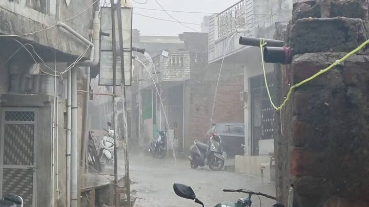 Gujarat Rain Forecast: આ જિલ્લાઓમાં કચ્છ, અમરેલી, રાજકોટ, બોટાદ, સુરેન્દ્રનગર અને પાટણ નો સમાવેશ થાય છે, જ્યાં અતિભારે વરસાદની આગાહી હવામાન વિભાગે કરી છે.