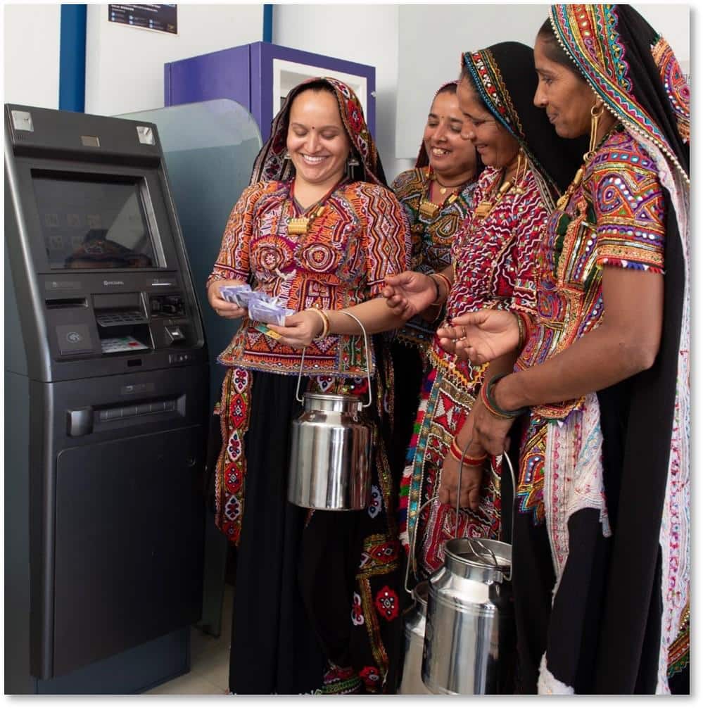 ગુજરાતનું સહકારી મૉડલ બન્યું મહિલા સશક્તિકરણનું શ્રેષ્ઠ ઉદાહરણ, મહિલા દૂધ મંડળીઓએ કરી કરોડોની આવક