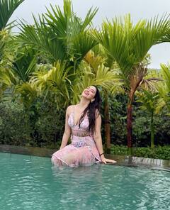 Esshanyas maheshwari : સાઉથ એક્ટ્રેસ ઈશાન્યા મહેશ્વરીએ સ્વિમિંગ પૂલમાં આપ્યા હોટ પોઝ, જુઓ ગ્લેમરસ અંદાજ