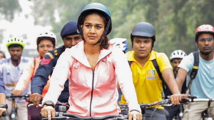 ডিসক্লেমার: লেখায় উল্লেখিত দাবি বা পদ্ধতি পরামর্শস্বরূপ। এটি মেনে চলার আগে অবশ্যই সরাসরি বিশেষজ্ঞ/চিকিৎসকের পরামর্শ নিন।