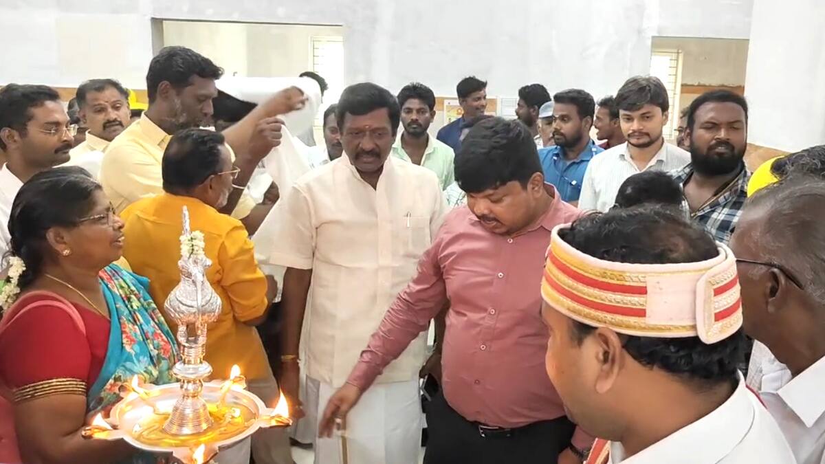 பொதுமக்கள் குறைகளை அலட்சியப்படுத்திய மயிலாடுதுறை மாவட்ட ஆட்சியர் - விரக்தியில் மக்கள்..!