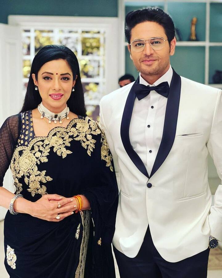 रूपाली गांगुली और गौरव खन्ना की ऑन स्क्रीन केमिस्ट्री भी काफी लाजवाब रही. अनुपमा और अनुज का प्यार फैंस को बहुत पसंद आया. हालांकि गौरव खन्ना के शो छोड़ने के बाद फैंस काफी मायूस हुए और एक बार फिर दोनों को साथ देखने की डिमांड कर रहे हैं.