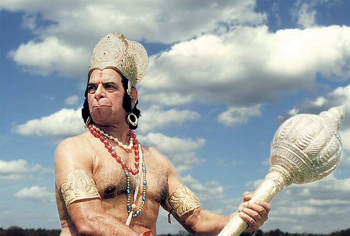 उन्होंने बताया कि शो में हनुमान जी का किरदार करने वाले दारा सिंह को 8-9 घंटों तक खाना नहीं मिलता था, क्योंकि उनका मेकअप इतना कॉम्प्लेक्स था कि बार-बार मेकअप करना पॉसिबल नहीं था.