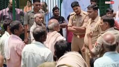हरदोई:स्कूल मर्ज होने पर हंगामा, नाराज अभिभावकों ने स्कूल पर जड़ा ताला, टीचर्स को किया बंद