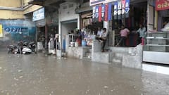 Mehsana rain: મહેસાણામાં ભારે વરસાદથી જળબંબાકાર, ગોપી નાળામાં કેડસમા પાણી ભરાતા વાહનવ્યવહાર ઠપ
