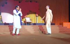 Raj Thackeray Uddhav Thackeray Together : आला डरकाळी फोडत वाघ रे... तब्बल 19 वर्षांनी ठाकरे बंधू एकाच व्यासपीठावर, पाहा खास PHOTOS