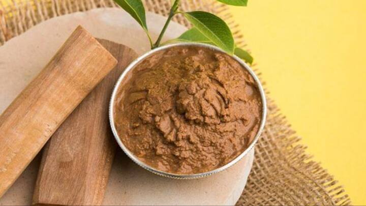 7. Sandalwood Paste: When fever causes headache or body heat, sandalwood paste can be applied on the forehead. It has cooling properties that lowers temperature and soothes nervous system. It's a trusted and traditional remedy to ease mild fever without any pills. (Image Source: Pinterest/stylecraze)