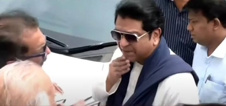 शिवतीर्थ आणि मातोश्री वरून मेळाव्याकडे ठाकरे बंधूंच्या गाड्या रवाना झाल्या असून राज ठाकरे मेळाव्याच्या ठिकाणी पोहोचले आहेत .