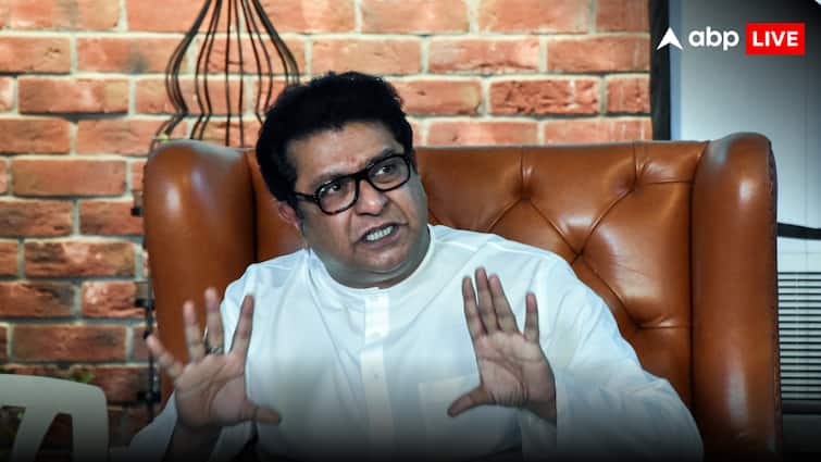 Raj Thackeray News: 'क्या हम आडवाणी के हिंदुत्व पर शक कर सकते हैं?', उद्धव के साथ 20 साल बाद मंच शेयर कर राज ठाकरे ने पूछा Maharashtra Navnirman Sena chief Raj Thackeray on Saturday targeted Center for imposing Hindi in entire country including Maharashtra by taking advani Raj Thackeray News: 'क्या हम आडवाणी के हिंदुत्व पर शक कर सकते हैं?', उद्धव के साथ 20 साल बाद मंच शेयर कर राज ठाकरे ने पूछा