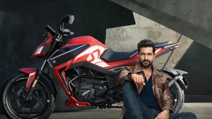 নিরাপত্তার জন্য এই বাইকে এবিএস সিস্টেমের সঙ্গে লাগানো রয়েছে ডুয়াল ডিস্ক ব্রেক সিস্টেম। জিও ফেন্সিং, রাইড অ্যানালিটিক্সের জন্য সেরা বিকল্প এই বাইক।