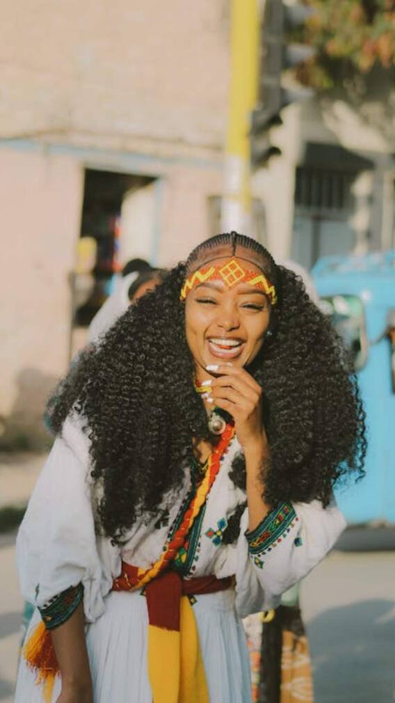 इस देश में जवान लड़कियों के तोड़े जाते हैं दांत