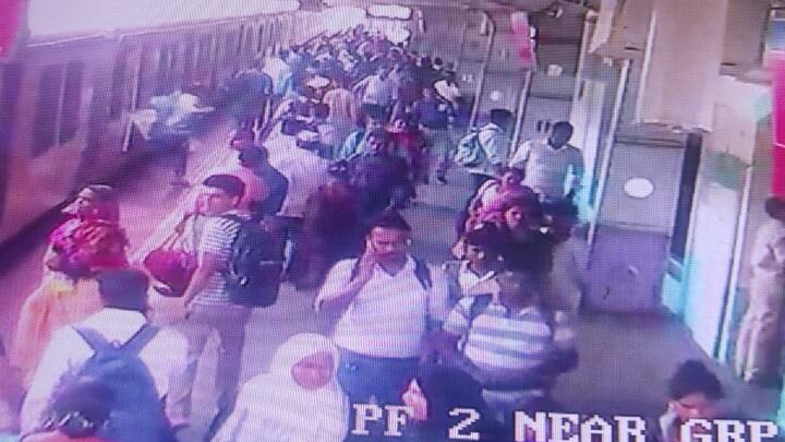 कर्जत रेल्वे स्थानकातील हा प्रकार अंगावर शहारा आणणार आहे. सुनैना अखिलेश यादव (वय 25) अस या महिलेचे नाव असून त्यांचे पती अखिलेश यादव (वय 34), रा.शास्त्रीनगर, खोपोली येथील रहिवासी आहेत.