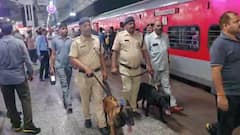 छत्तीसगढ़ सम्पर्क क्रांति में बम की सूचना से हड़कंप, झांसी स्टेशन पर खाली कराई गई पूरी ट्रेन