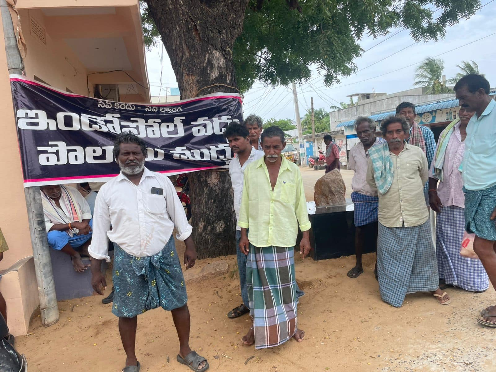 Karedu Farmers Protests: నెల్లూరు జిల్లా కరేడులో ఏం జరుగుతోంది? రైతుల ఆందోళనలు ఎందుకు బయటకు రావడంలేదు?