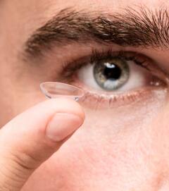 ਅੱਖਾਂ 'ਚ ਲੈਂਸ ਪਾਉਣ ਤੋਂ ਪਹਿਲਾਂ ਇਨ੍ਹਾਂ ਗੱਲਾਂ ਨੂੰ ਜ਼ਰੂਰ ਯਾਦ ਰੱਖੋ, ਨਹੀਂ ਤਾਂ ਹੋ ਸਕਦਾ ਨੁਕਸਾਨ