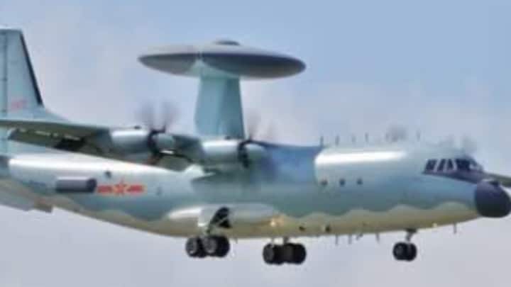 एक प्रमुख रक्षा विश्लेषक के अनुसार, “लाहौर के पास उड़ रहा एक KJ-500, नई दिल्ली तक की भारतीय वायुसेना की गतिविधियों को ट्रैक कर सकता है. इसका मतलब यह है कि किसी भी संभावित टकराव की स्थिति में भारत की प्रतिक्रिया का समय काफी घट जाएगा.