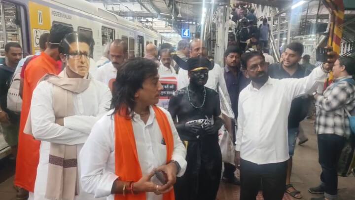 पालघरमधील मनसे-शिवसेनेच्या कार्यकर्त्यांनी राज ठाकरे आणि उद्धव ठाकरे यांचे मास्क घातले होते. या सगळ्यांनी लोकल ट्रेनने प्रवास केला. त्यांनी घातलेले मास्क अनेकांचे लक्ष वेधून घेत होते.