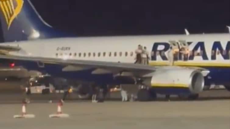 Passengers Jump From Ryanair Boeing’s Wing After Fire Alert On Plane Sparks Chaos: On Cam