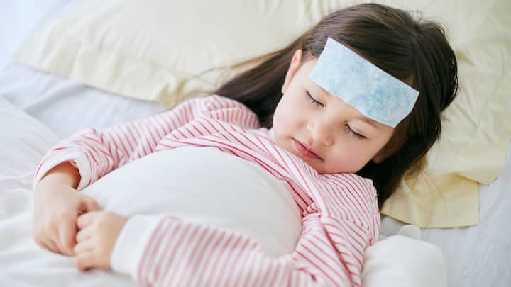 Ease mild fever naturally with these 8 Ayurvedic remedies. From tulsi kadha to giloy juice, discover side-effect-free ways to boost immunity and recover without pills.