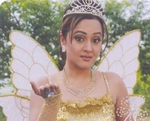 टीवी की दिग्गज अदाकारा मृणाल कुलकर्णी को शायद ही ऐसा कोई होगा जो नहीं जानता हो. कई फिल्मों और टीवी सीरियल्स में काम करने के बाद उन्होंने 2000 में स्टार प्लस में रिलीज हुए सीरियल सोनपरी से अपनी पहचान बनाई.